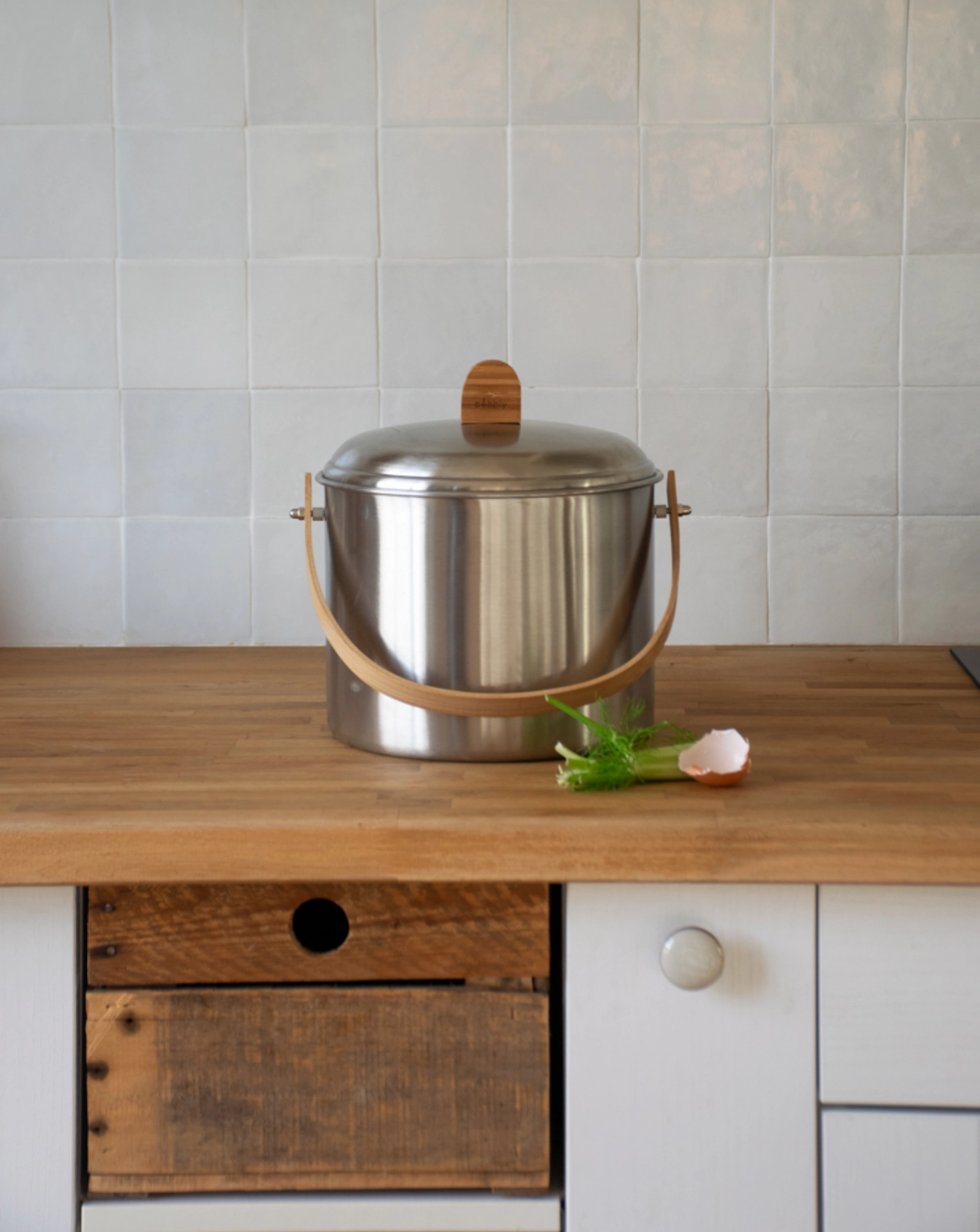 Kompostbehälter mit Kohlefilter