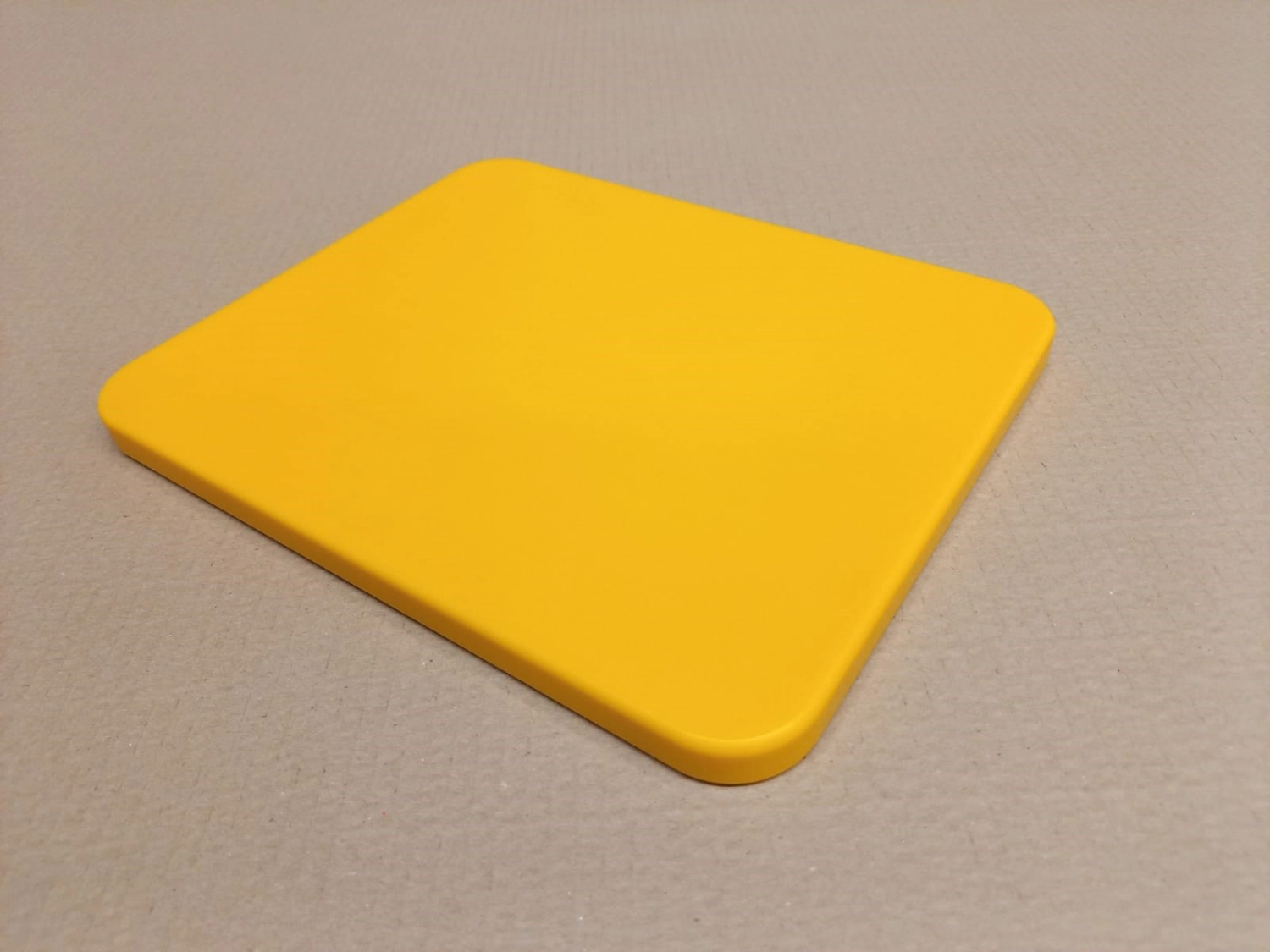 Planche à découper gn 1/2 26.5x32.5cm h2cm jau. sans rainure