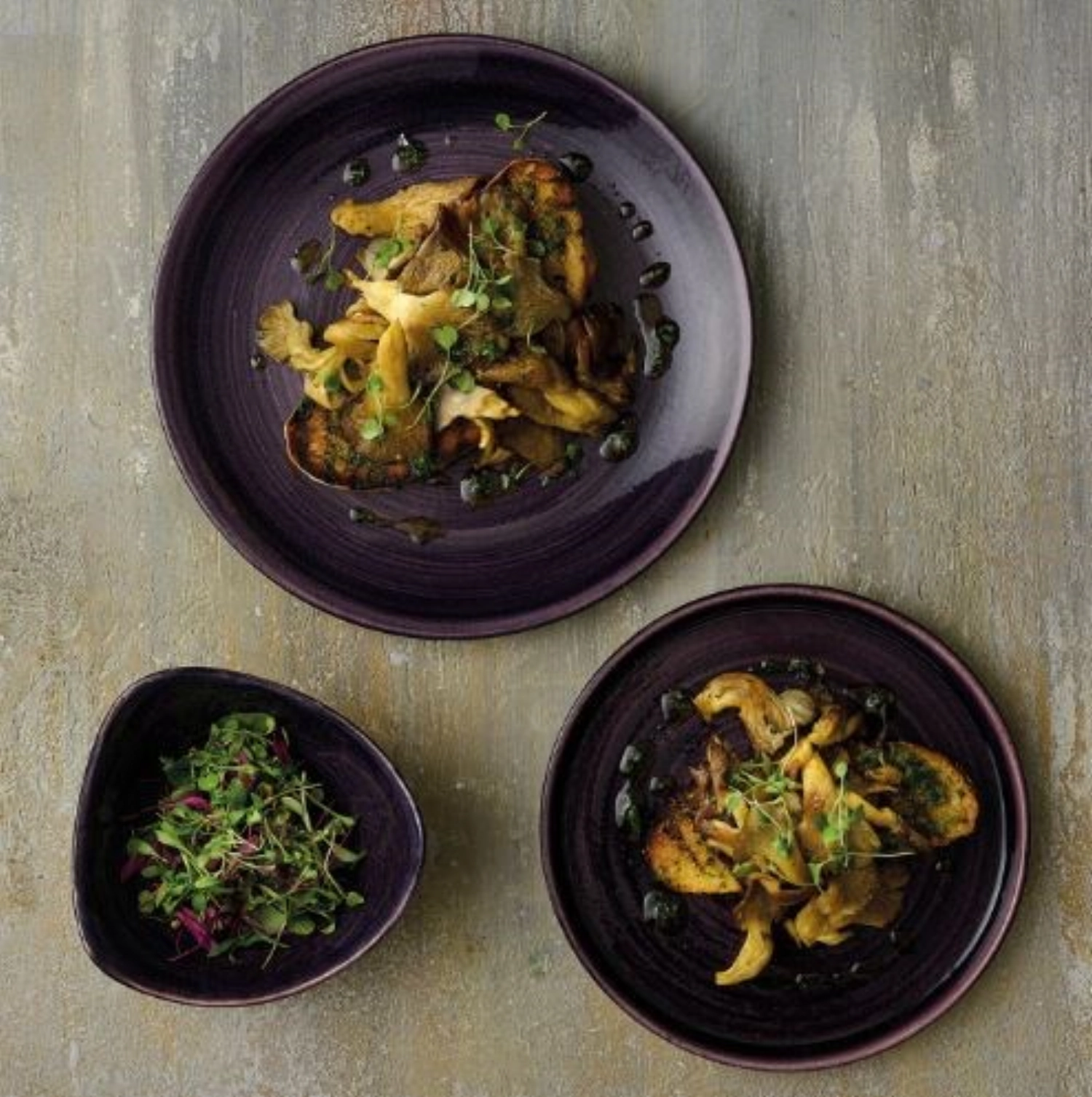 Stonecast Patina Deep Purple Triangel Teller flach