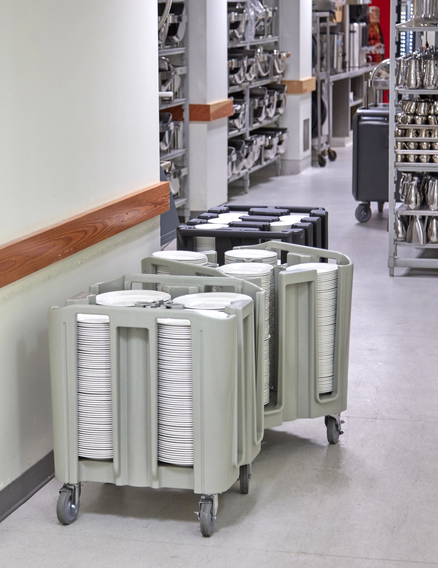 Chariot à vaisselle réglable a. 4 colonnes de séparation