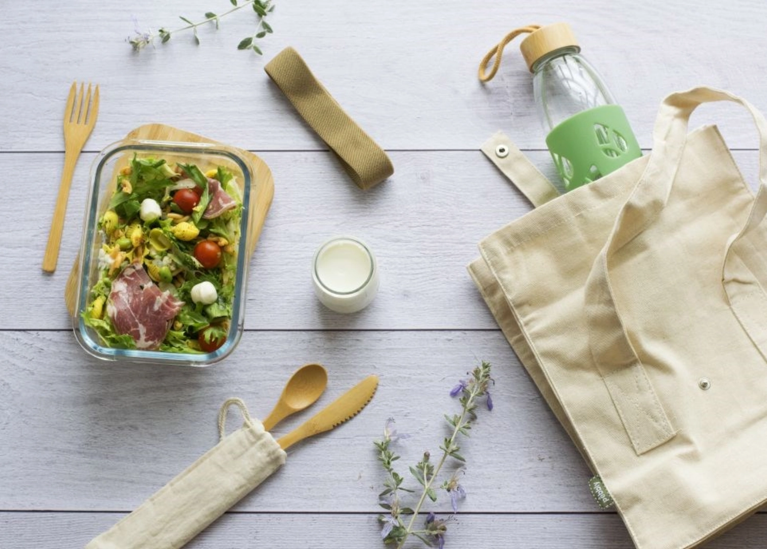 Boîte à lunch couvercle et couverts en bambou