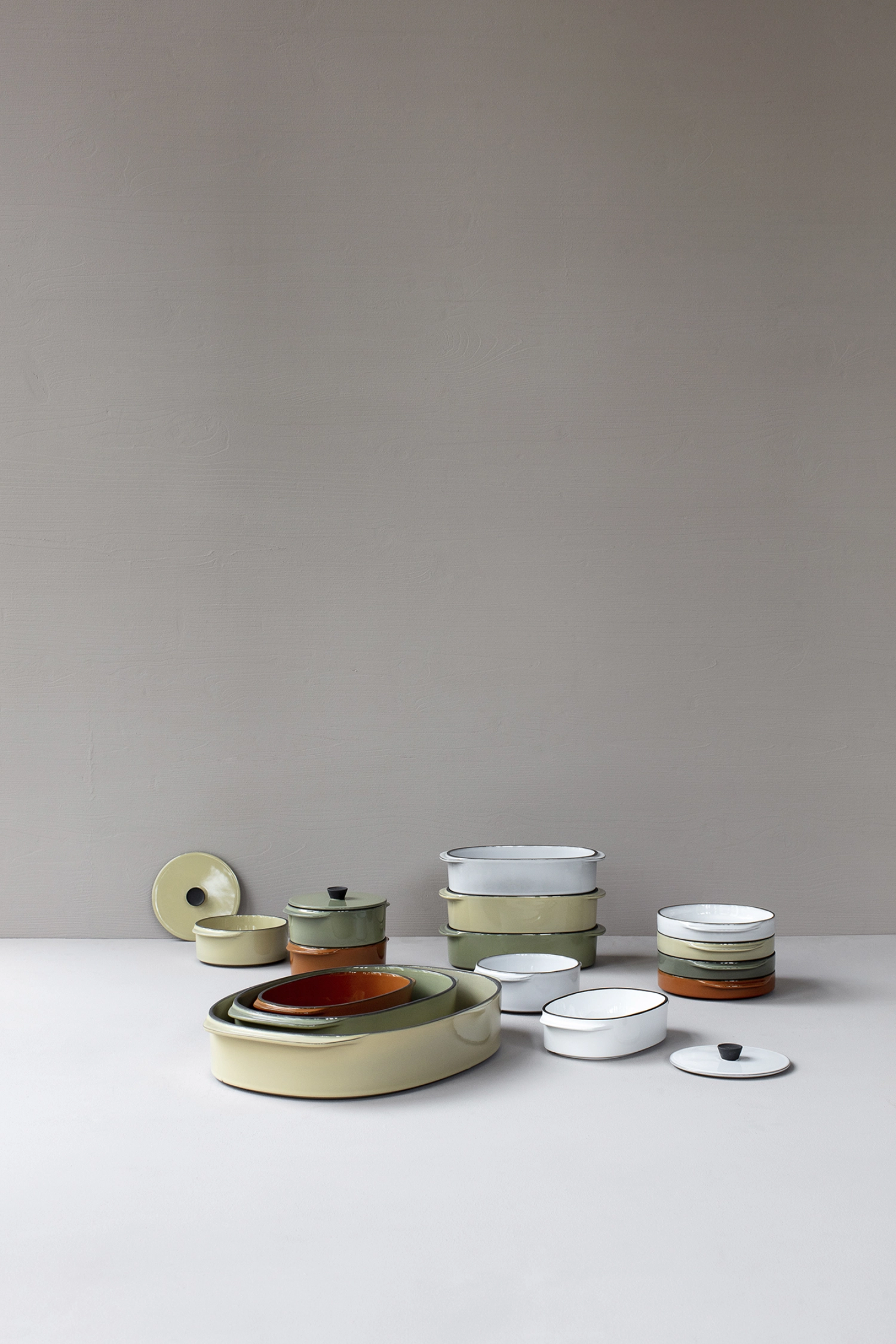 Caractère plat de service, ovale, 35.5x21.8x2.5cm, cannelle