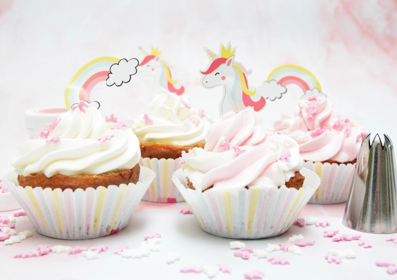 24 Stk. Cupcake Förmchen und 24 Cake Toppers