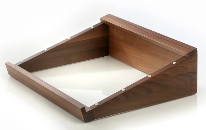 SOLID Porte-plateaux incliné en noyer 42x51cm, H:5/13.5cm