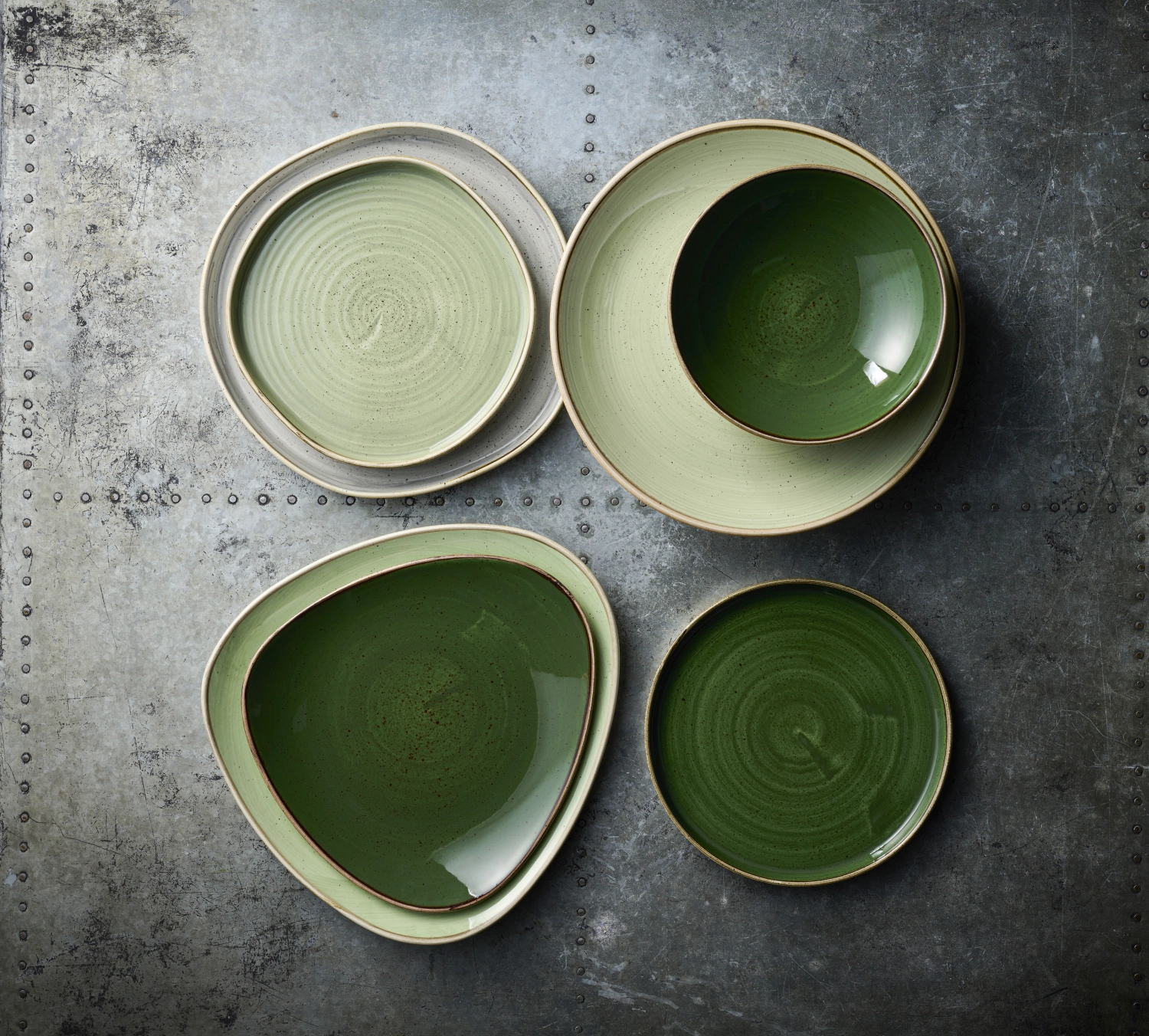 Stonecast Sorrel Green Coupe Teller tief