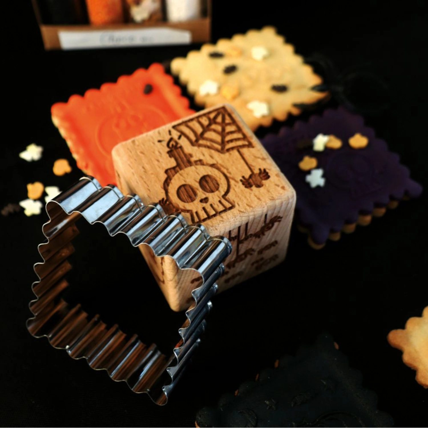 Emporte-pièce avec poinçon en forme de cube halloween