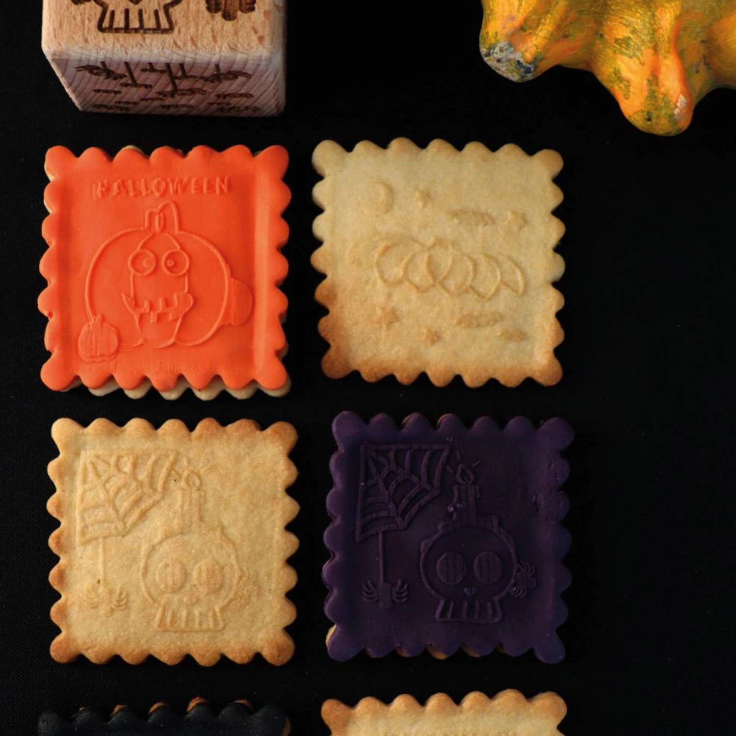 Emporte-pièce avec poinçon en forme de cube halloween