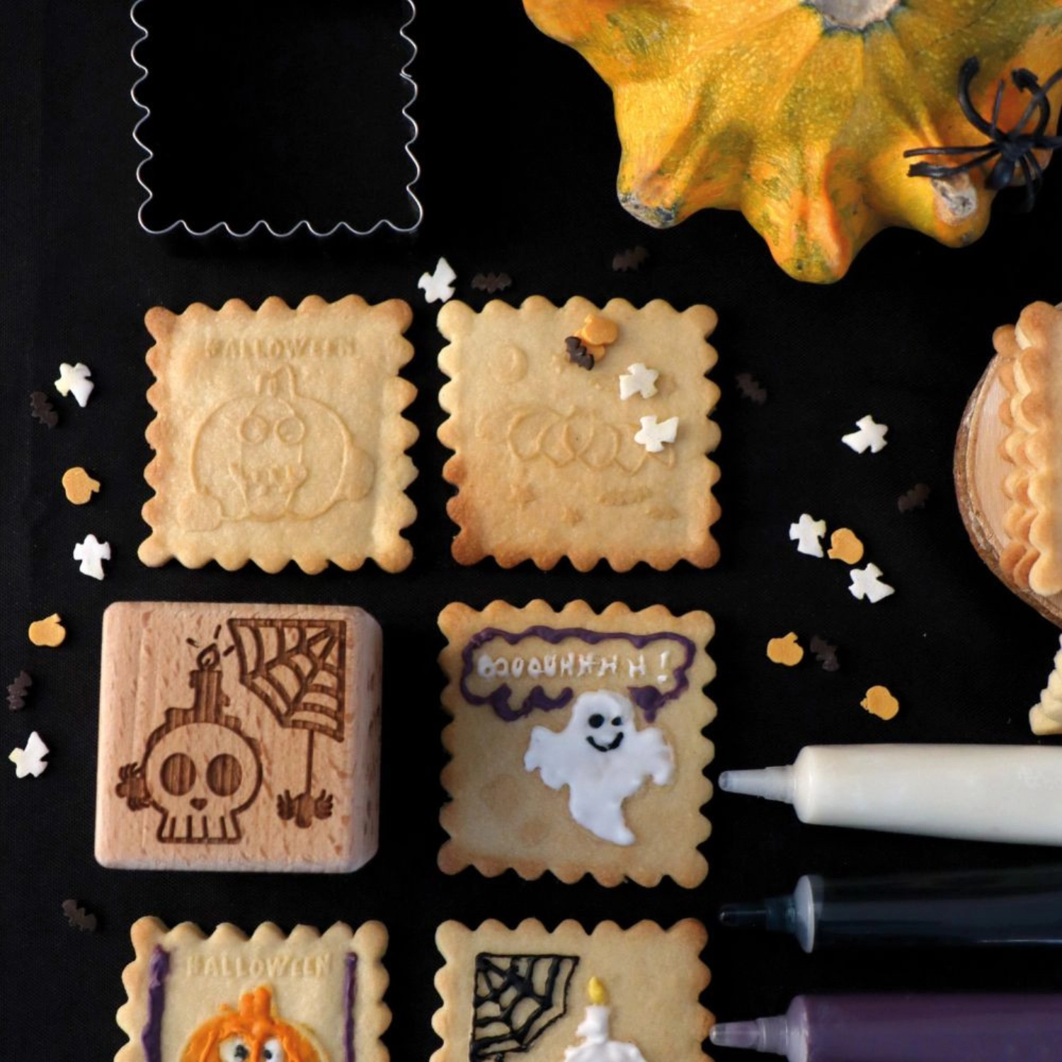 Emporte-pièce avec poinçon en forme de cube halloween