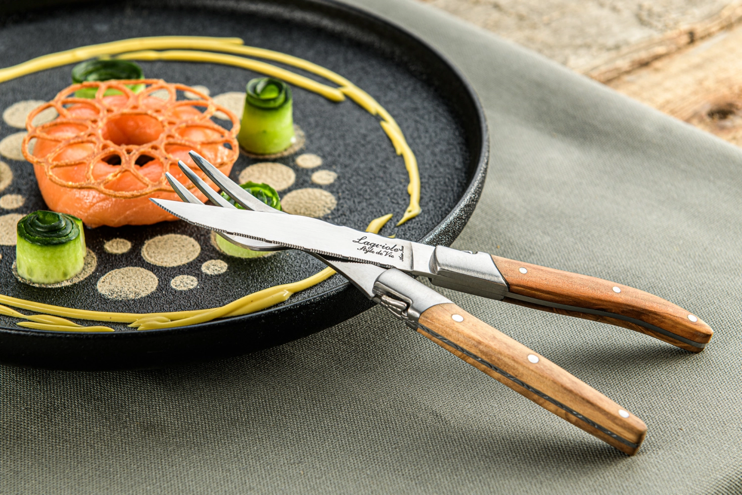 Set de 16 couverts en bois d'olivier