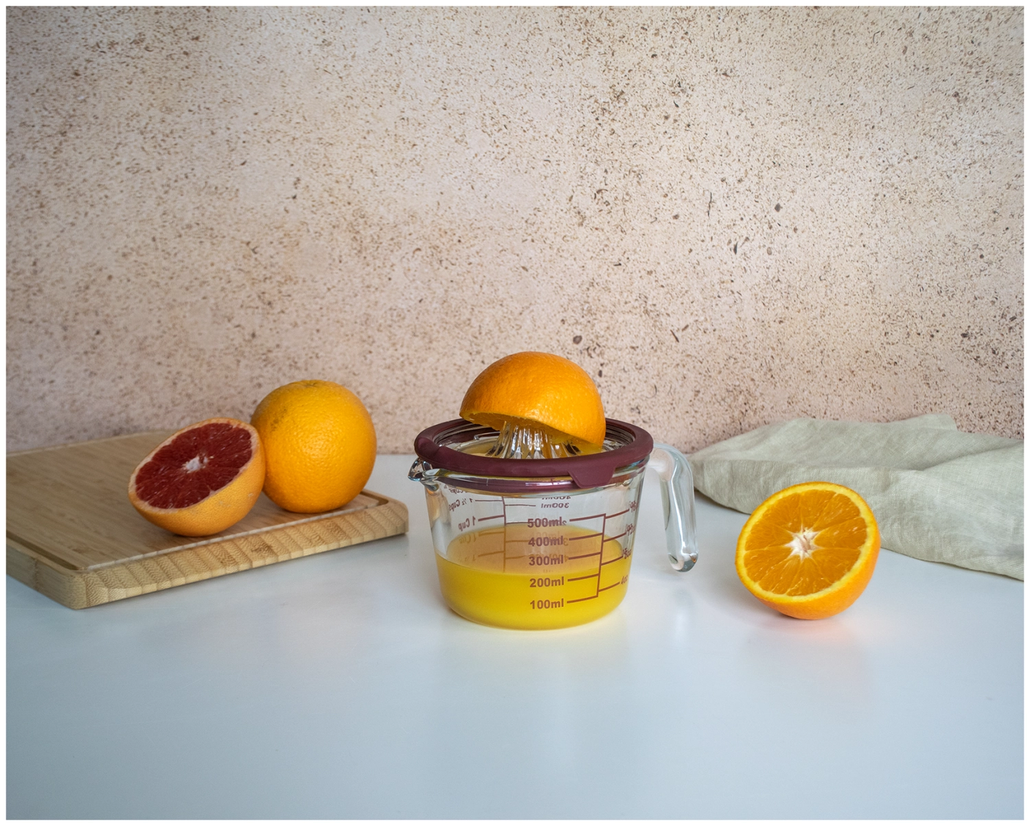 Messbecher mit Entsafter