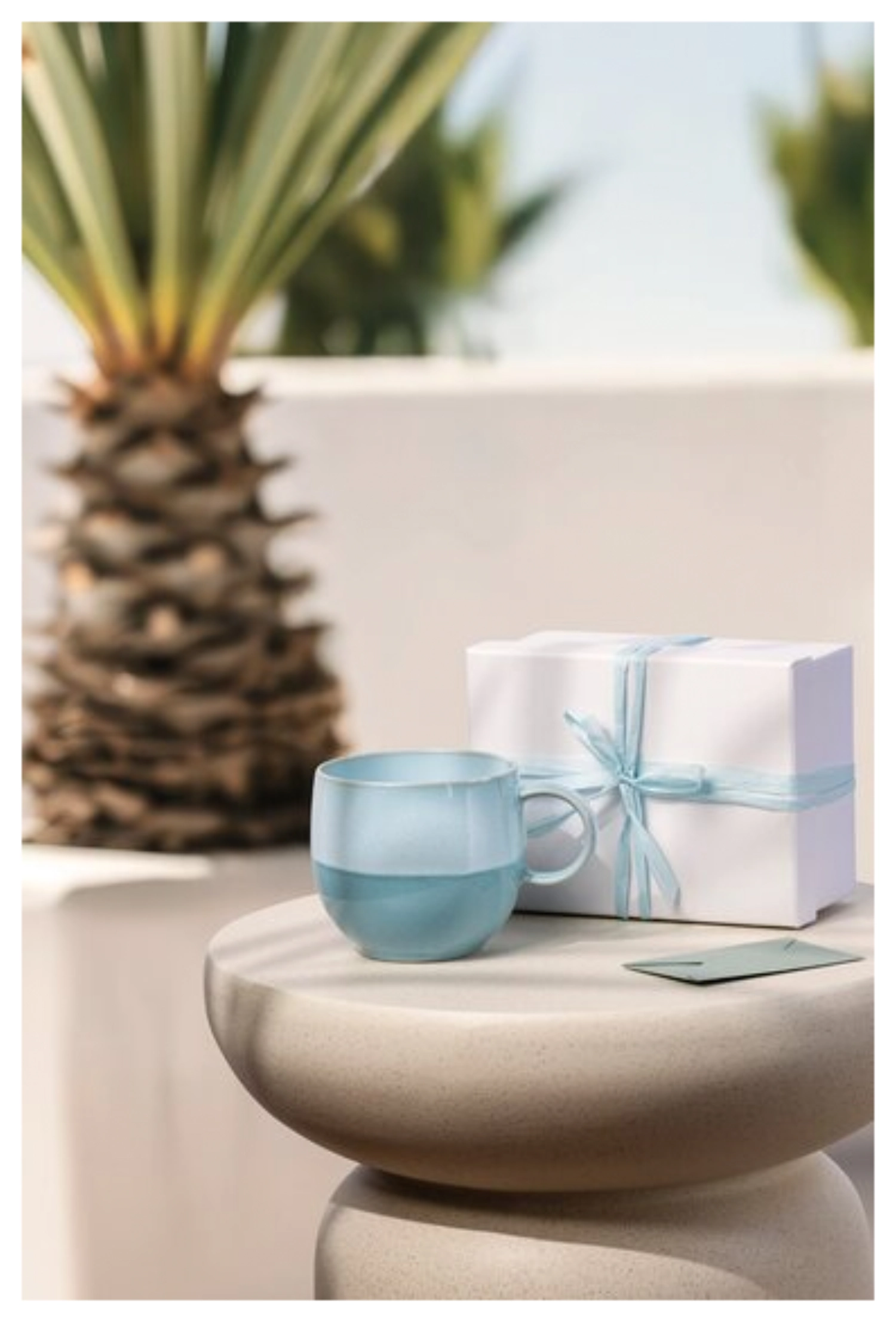 Perlemor Aqua Becher mit Henkel
