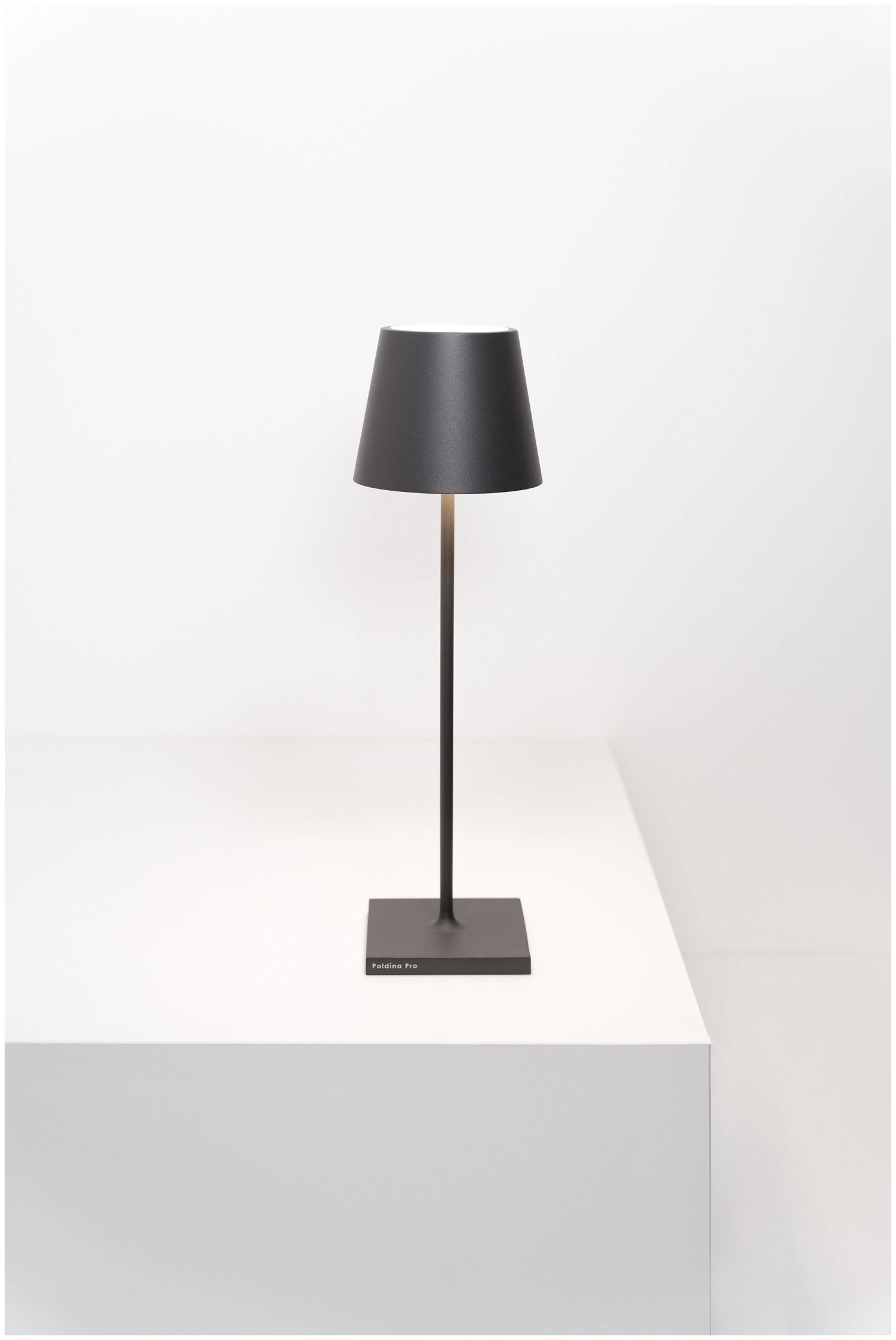 Poldina Pro Tischlampe